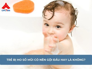 Trẻ bị ho sổ mũi có nên gội đầu hay là không?